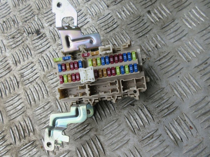 QASHQAI J11 LIFT 1.6 DCI SKRZYNKA BEZPIECZNIKÓW