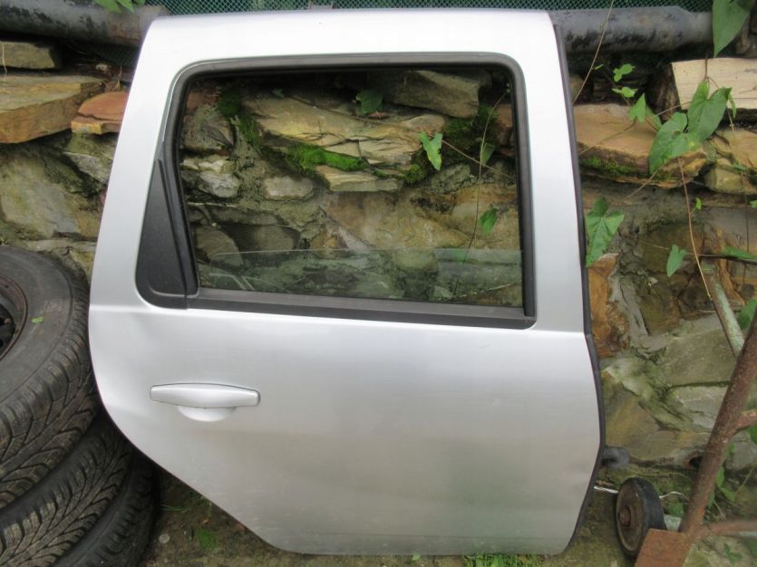 DACIA DUSTER I DRZWI PRAWY TYŁ