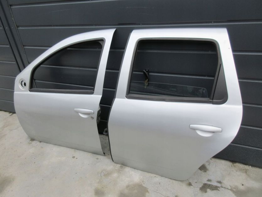 DACIA DUSTER I DRZWI LEWY TYŁ