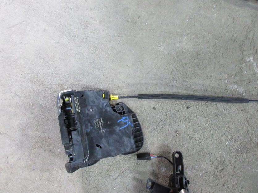 ASTRA K V KOMBI ZAMEK DRZWI PRAWY TYŁ