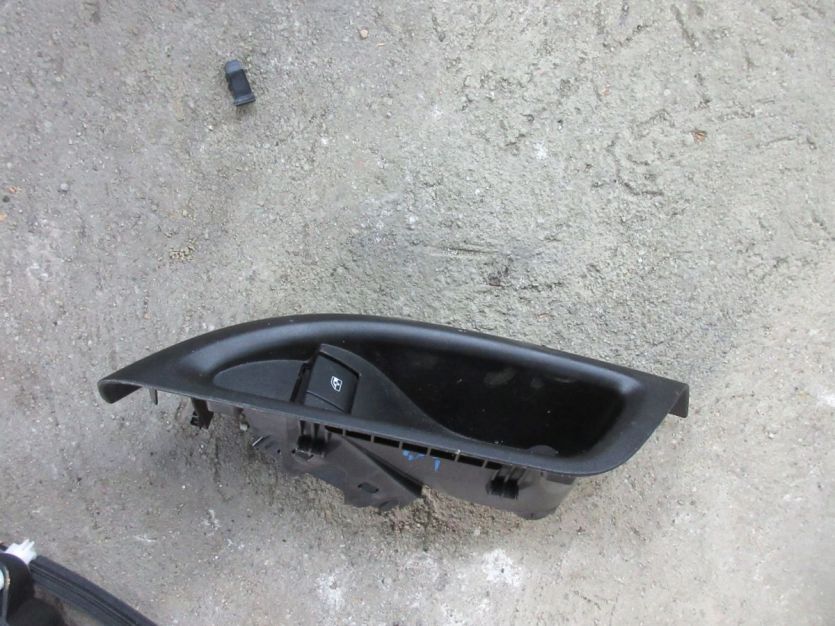 ASTRA K V KOMBI PRZEŁACZNIK SZYBY PRAWY TYŁ