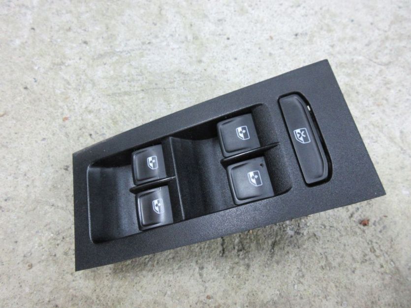 OCTAVIA III Liftback PRZEŁĄCZNIK DRZWI LEWY PRZÓD
