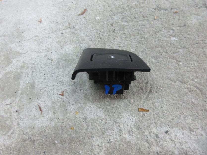 OCTAVIA III Liftback PRZEŁACZNIK SZYBY PRAWY PRZÓD