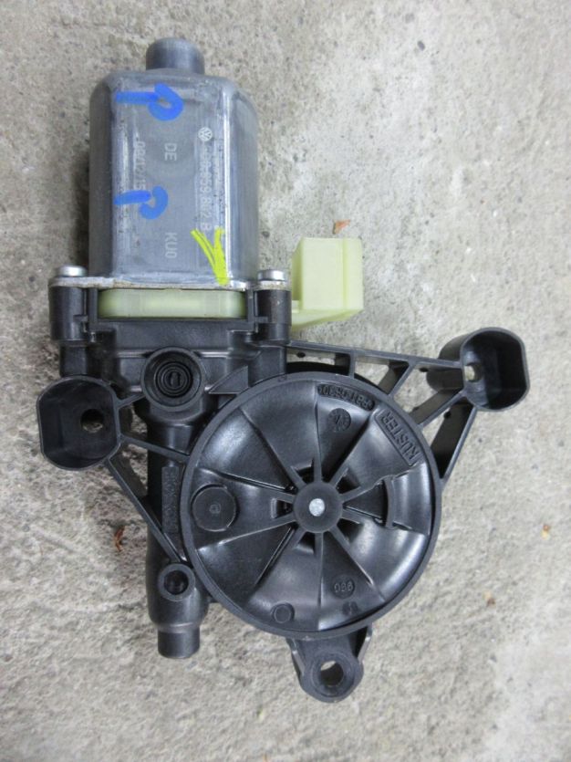 OCTAVIA III Liftback SILNICZEK SZYBY PRAWY PRZÓD