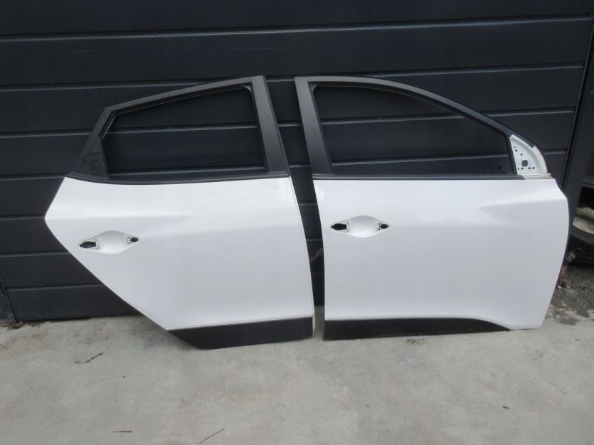 HYUNDAI IX35 LIFT drzwi prawy przód TCW