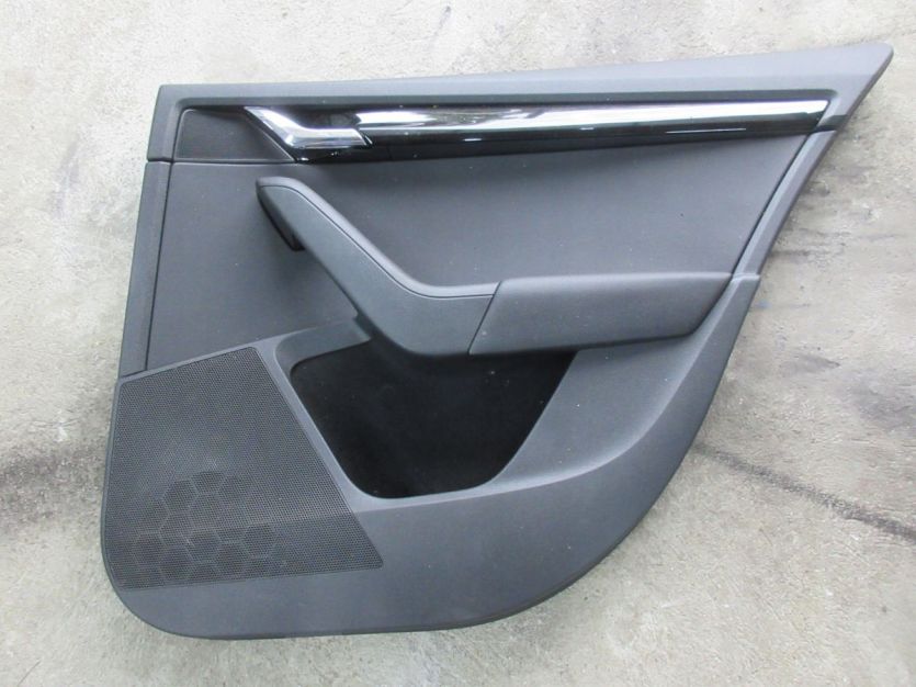 OCTAVIA III Liftback BOCZEK DRZWI PRAWY TYŁ