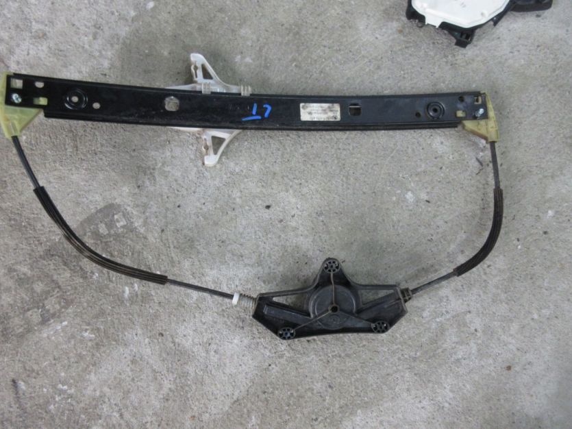 OCTAVIA III Liftback PODNOSNIK SZYBY PRAWY TYŁ