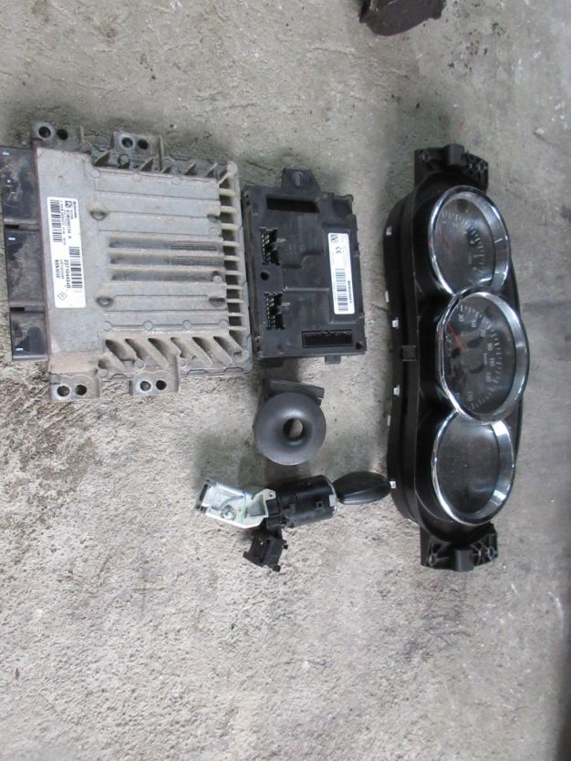 DACIA DUSTER I LIFT 1.5 DCI KOMPUTER 237104454R