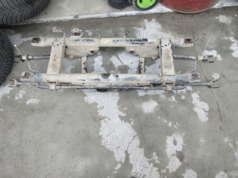 DACIA DUSTER I 1.5 DCI 4X4 ZAWIESZENIE TYŁ KOLYSKA