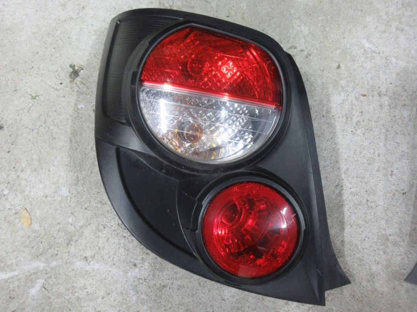 CHEVROLET AVEO T300 LAMPA LEWY TYŁ