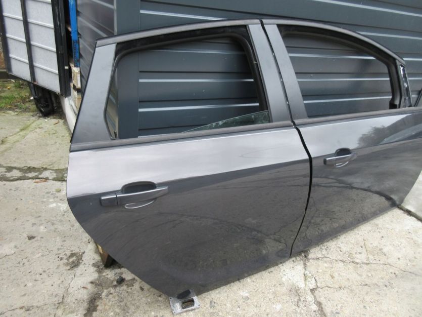 OPEL ASTRA J LIFT SEDAN DRZWI PRAWY TYŁ Z190