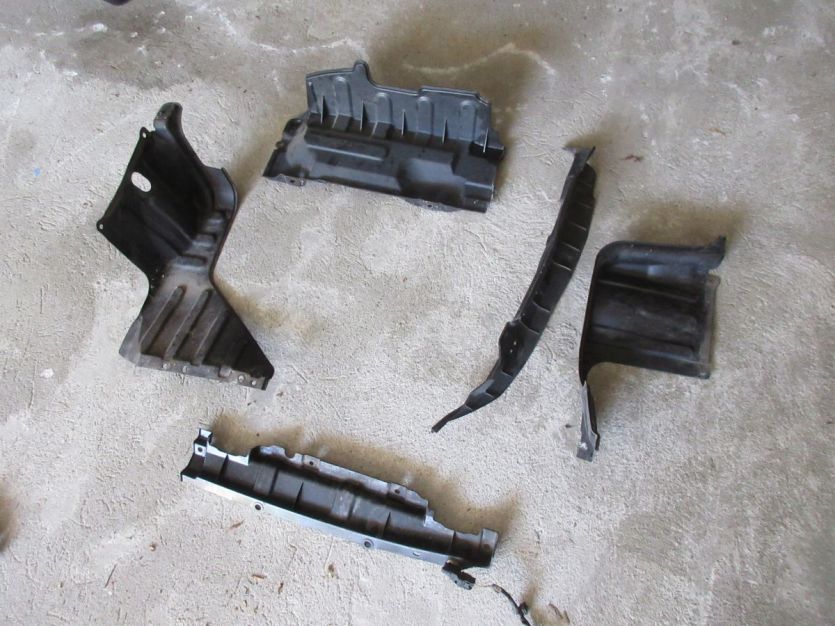 SWIFT MK6 1.3 16V OSŁONA SILIKA PASA NADKOLE