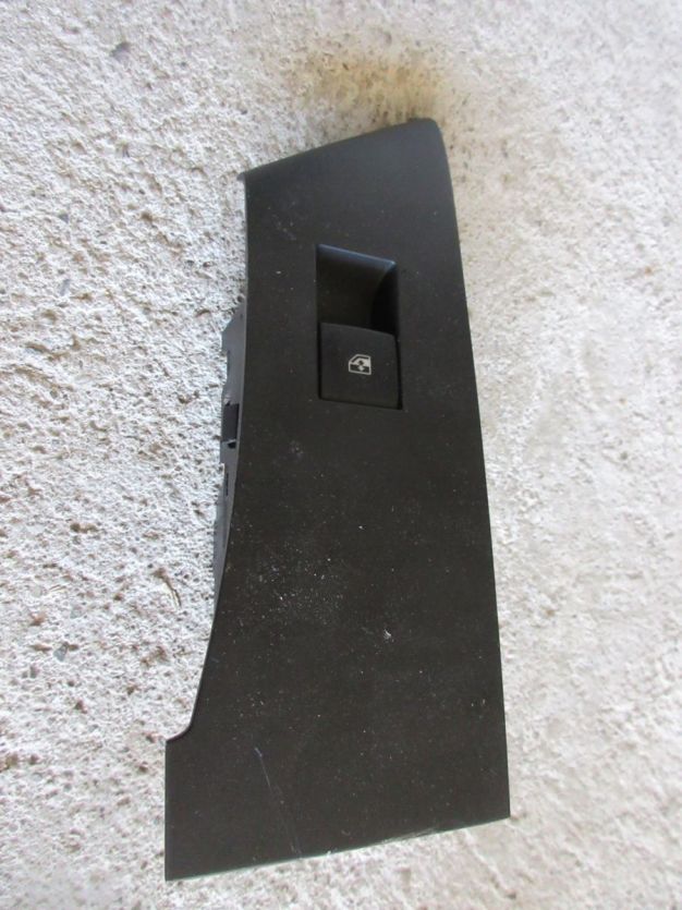 ASTRA J LIFT PRZEŁĄCZNIK SZYB PRAWY 13301886