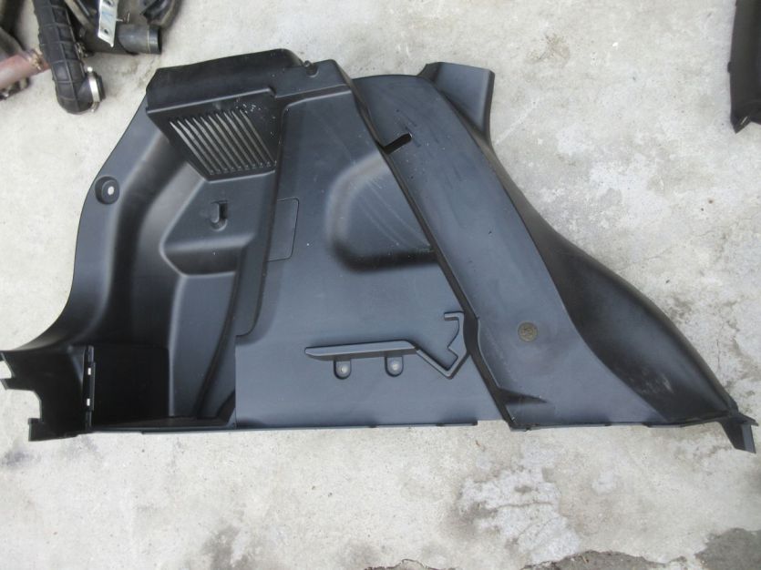 VITARA III 2018 R. BOCZEK BAGAŻNIKA LEWY TYŁ TAPICERKA LEWA