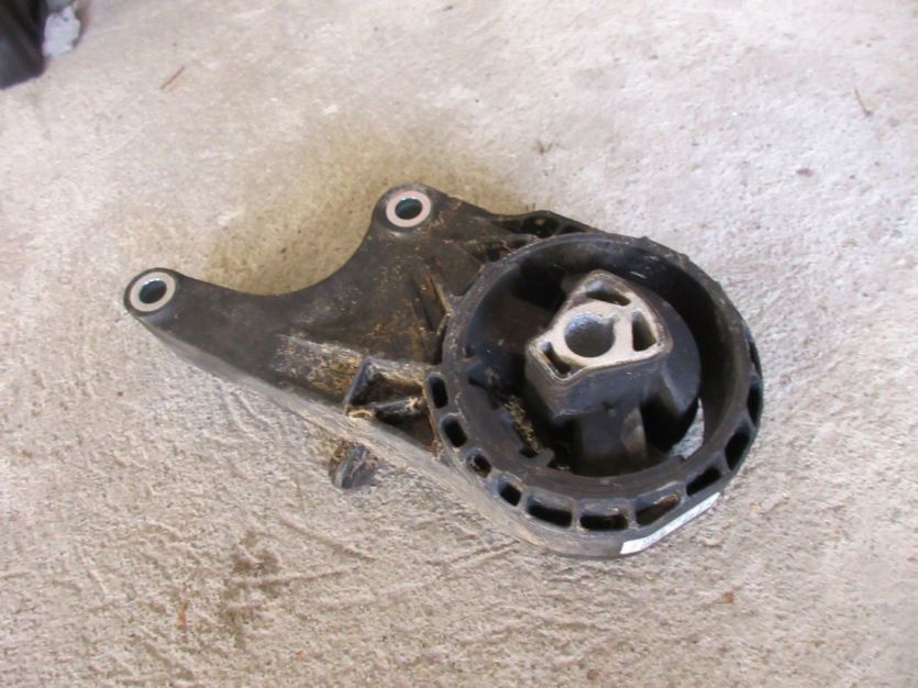 ASTRA J LIFT 1.4 T PODUSZKA SKRZYNI 13248600