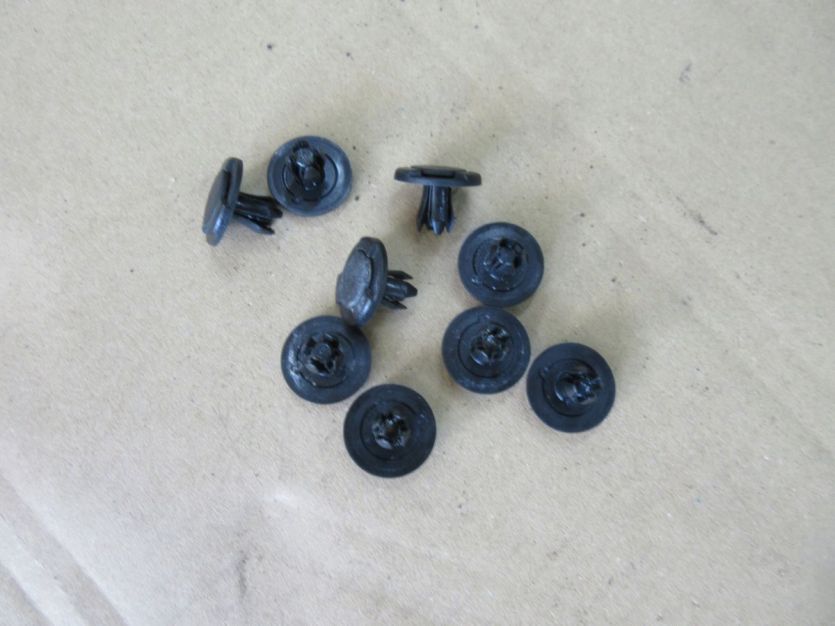 VITARA III 2018 R. KOŁKI WYGŁUSZENIA MASKI