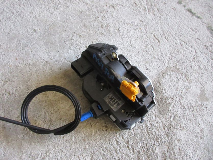 ASTRA J LIFT ZAMEK LEWY PRZÓD 13579522