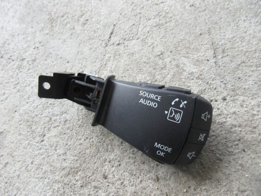 DACIA DUSTER II 21 R. MANETKA STEROWANIE RADIEM