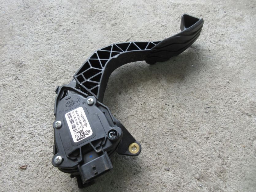 DACIA DUSTER II 21 R. 1.0 PEDAŁ GAZU 180108467R