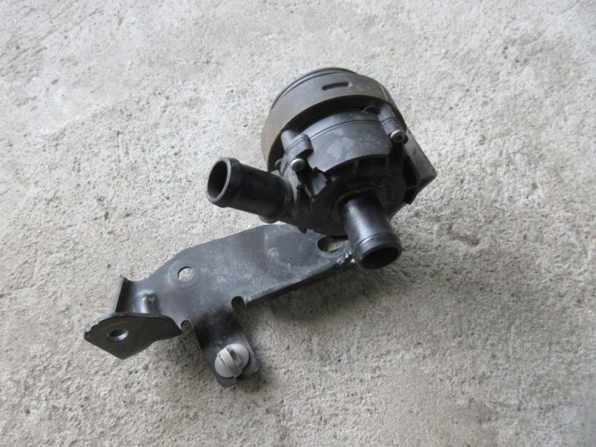 DACIA DUSTER II 21 R. DODATKOWA POMPA WODY 925164CA0A