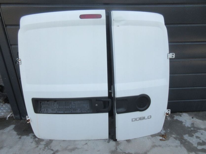 FIAT DOBLO II 2010 R. DRZWI PRAWY TYŁ TYLNE