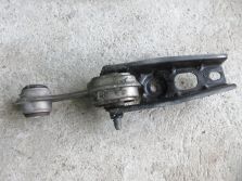 DACIA DUSTER II DUSTER 2 21 R . PODUSZKA ŁAPA SKRZYNI