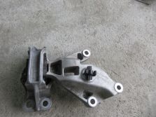 DACIA DUSTER II DUSTER 2 21 R . PODUSZKA ŁAPA SILNIKA 1.0 112322283R