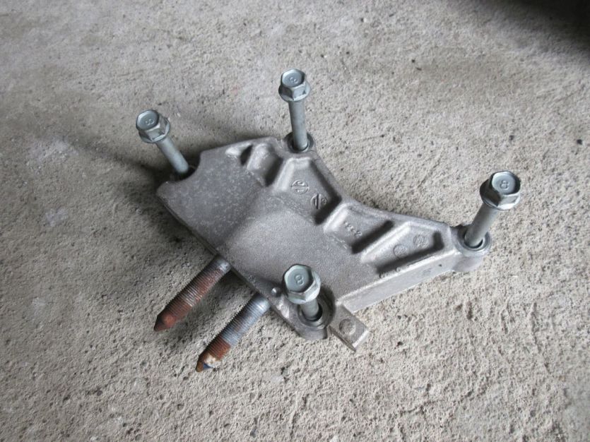 HYUNDAI IX35 2.0 CRDI D4HA 135KW ŁAPA SILNIKA