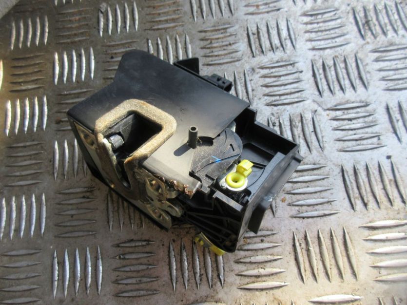 DACIA DUSTER II 21 R. ZAMEK DRZWI LEWY TYŁ