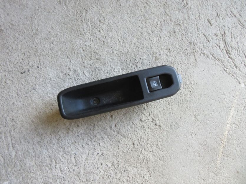 DACIA DUSTER II 21 R. PRZEŁĄCZNIK SZYBY LEWY TYŁ