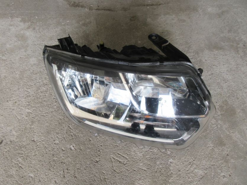 DACIA DUSTER II 21 R. LAMPA PRAWA PRAWY PRZÓD 260101133R