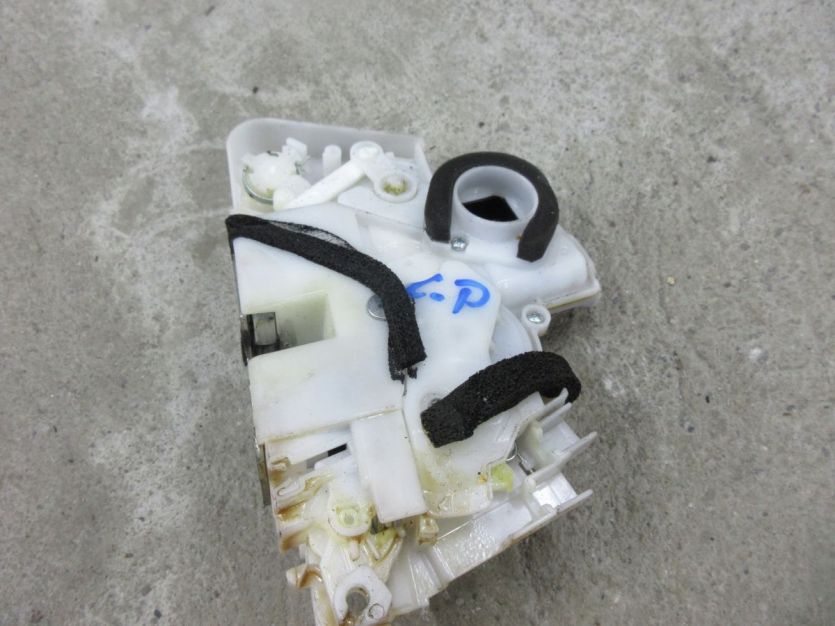 SUZUKI VITARA III VITARA 3 ZAMEK LEWY PRZÓD 82202-54P10