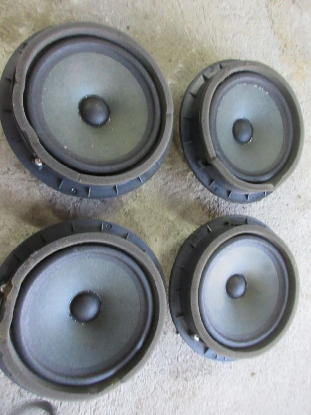 SUZUKI VITARA III VITARA 3 GŁOSNIK PRAWY TYŁ