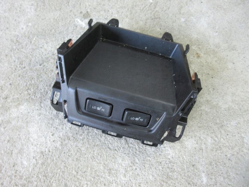 SUZUKI VITARA III VITARA 3 1.4 T. PRZEŁACZNIK GRZANIA FOTELI