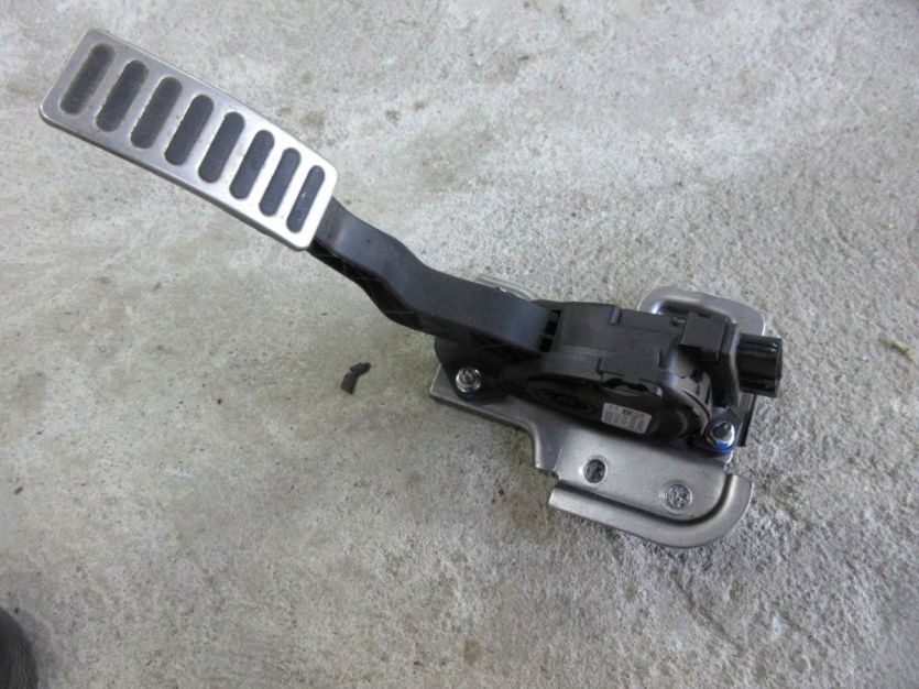 SUZUKI VITARA III VITARA 3 1.4 T. PEDAŁ GAZU 49400-68LF1