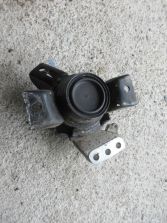 SUZUKI VITARA III VITARA 3 1.4 T HYBRID PODUSZKA SILNIKA