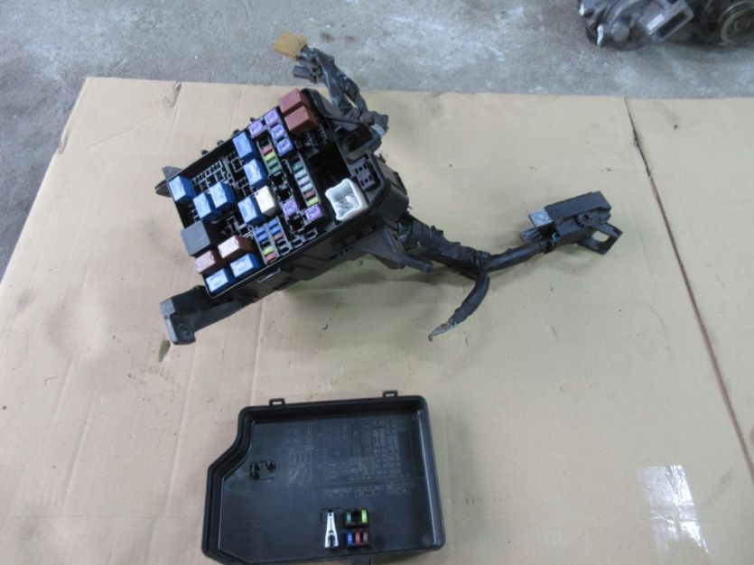 SUZUKI VITARA III VITARA 3 1.4 T SKRZYNKA BEZPIECZNIKÓW