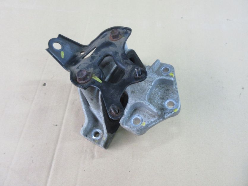 SUZUKI VITARA III VITARA 3 1.4 T ŁAPA PODUSZKA SKRZYNI