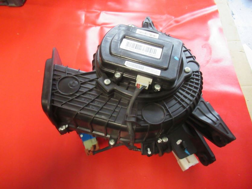 HYUNDAI SONATA HYBRID 2010-2015 2,4 WENTYLATOR DMUCHAWA BATERI B30883-400