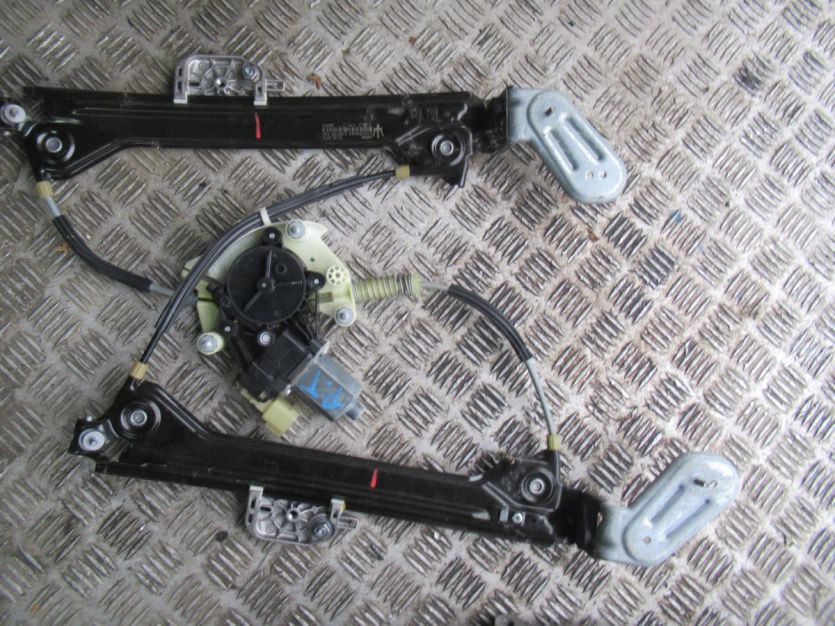 MASERATI GHIBLI 3.0 d MECHANIZM SZYBY PRAWY TYŁ 670030022