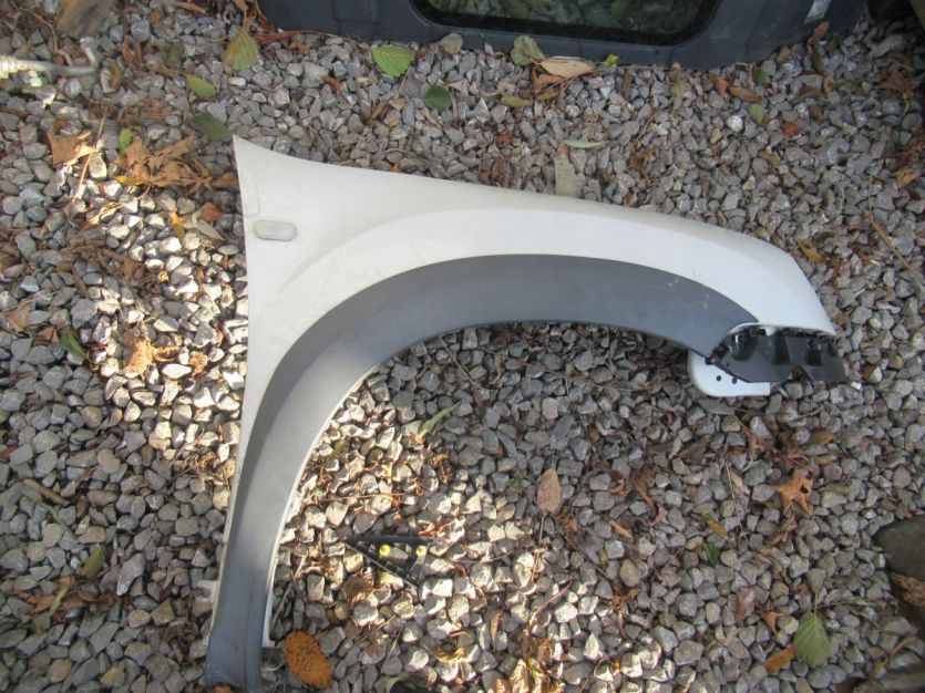 DACIA DUSTER I LIFT 2015 R. BŁOTNIK PRAWY PRZÓD