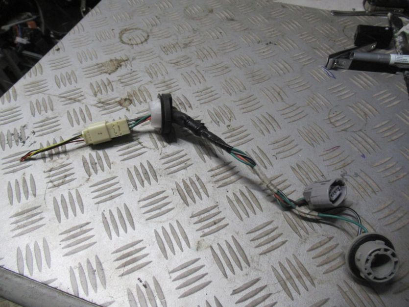 SUZUKI SX4 S-CROSS LIFT WIĄZKA LAMPY LEWY TYŁ PRAWY TYŁ