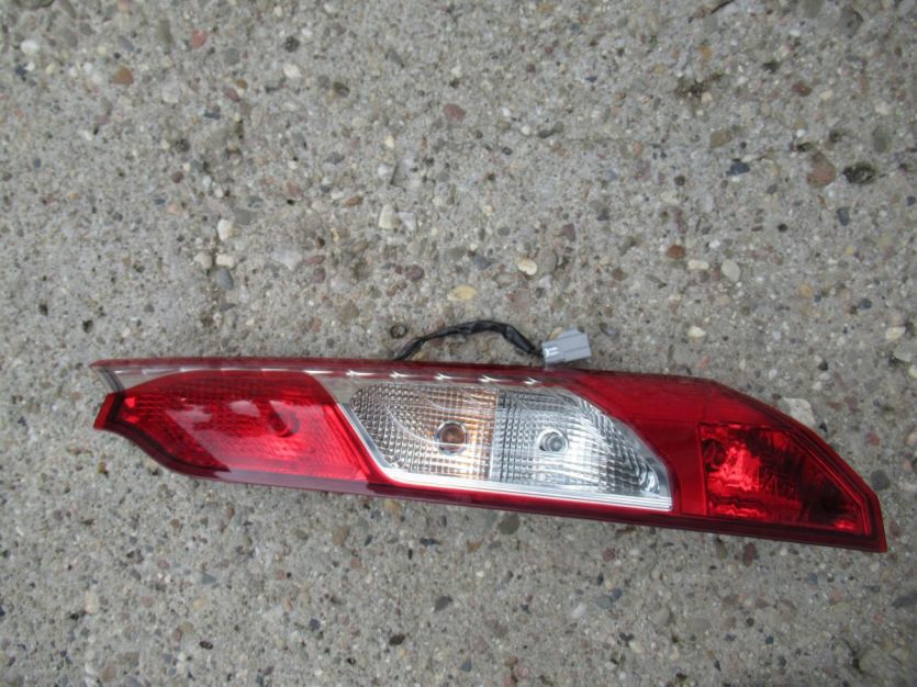 FORD TRANSIT CONNECT MK2 LIFT 2022 LAMPA PRAWY TYŁ