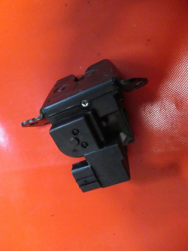 KIA VENGA HYUNDAI IX20 ZAMEK KLAPY BAGAŻNIKA 81230-1H000