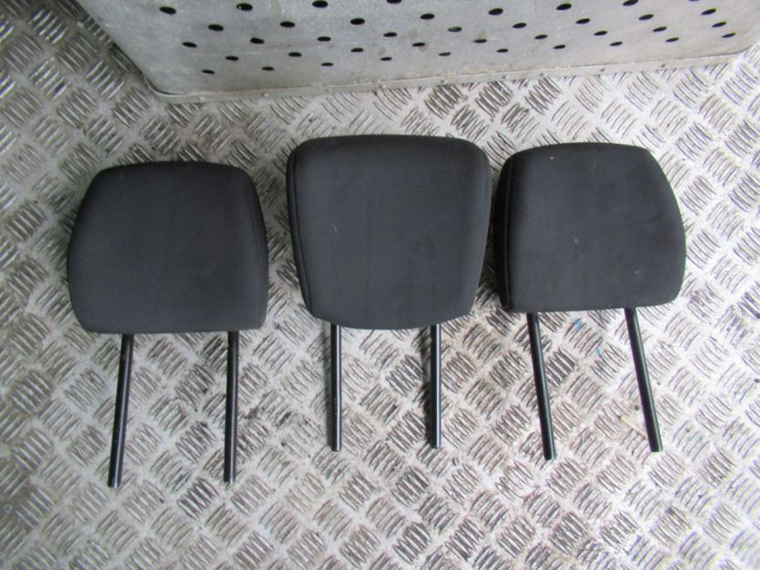 DACIA DUSTER I LIFT ZAGŁÓWKI TYŁ