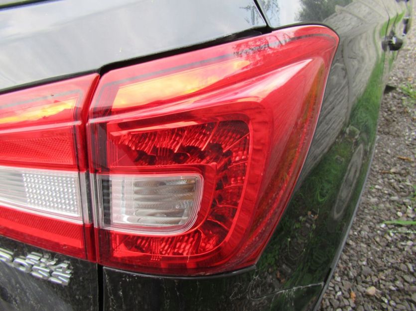 SUZUKI SX4 S-CROSS LIFT LAMPA PRAWA PRAWY TYŁ W KLAPE