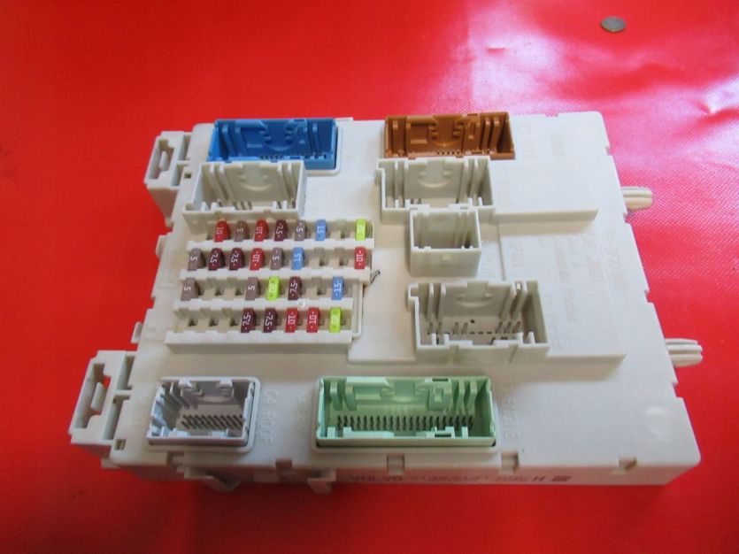 VOLVO V40 II lift R-DESING MOSUŁ SKRZYNKA BSI EUROPA 34153131