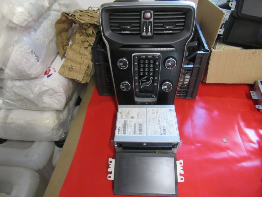VOLVO V40 lift R DESING R-DESING NAWIGACJA ZESTAW 31483613 AA 31667709 AA
