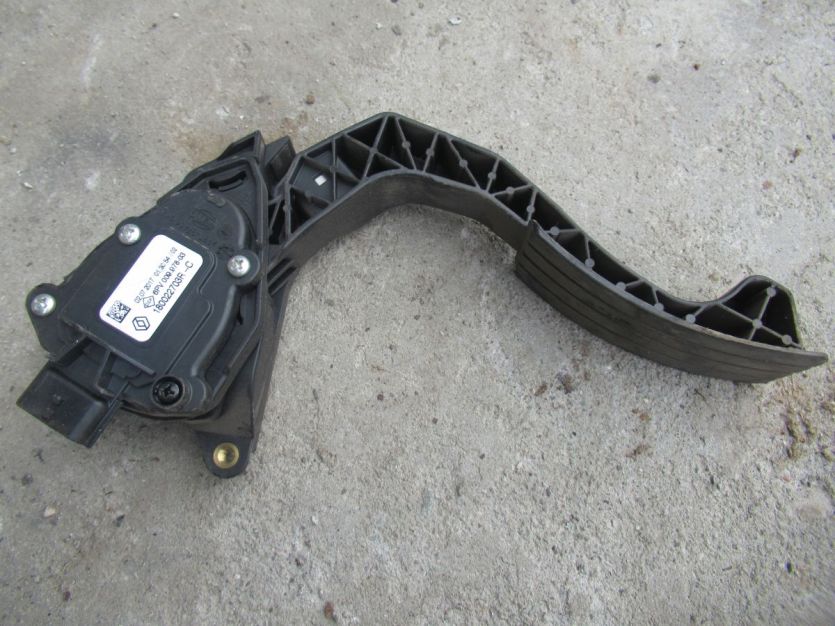 LOGAN II 2017 R. 1.2 R. PEDAŁ GAZU 180022703R-C