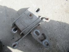 TRANSIT COURIER MK2 1.5 TDCI PODUSZKA SILNIKA